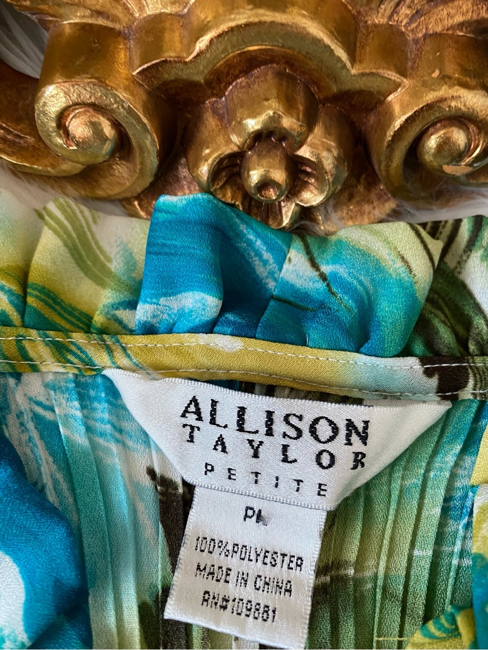 Allison Taylor Floral Ruched Vintage Sleeveless Top - Picture 9 of 10